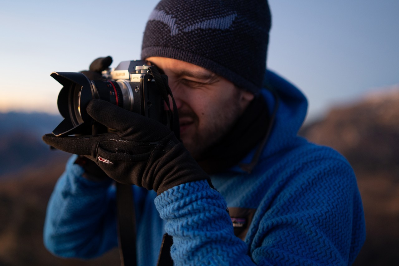 Man taking pictures and wearing finger gloves 