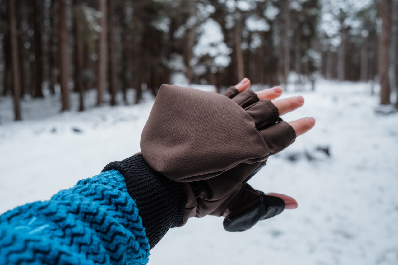 Der fingerfreie HEAT 2 SOFTSHELL mit zurückgeklappter Fingerkuppe