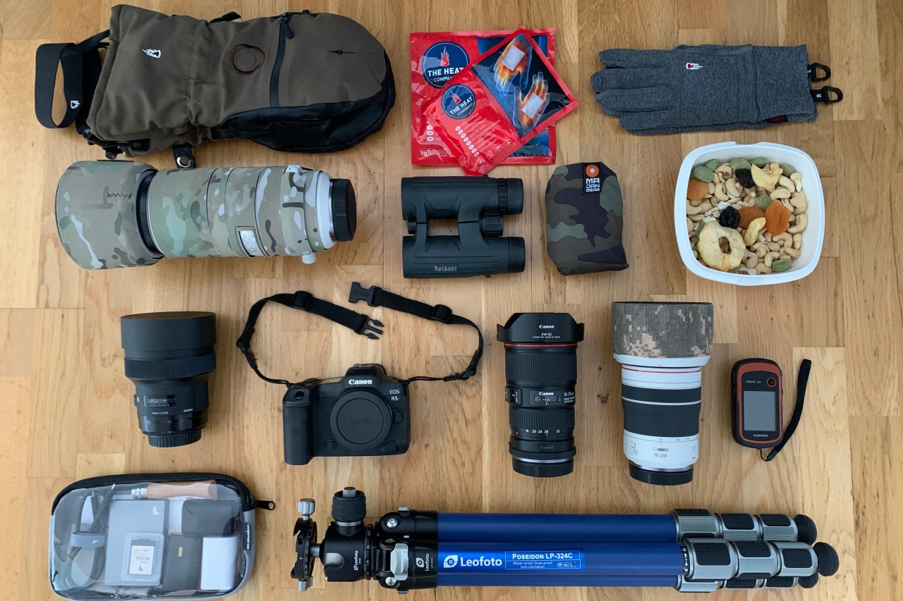 Equipment for photographing arctic foxes