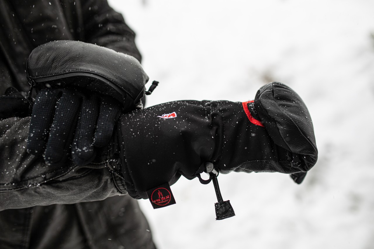 Black mitten with sewn-in inner glove