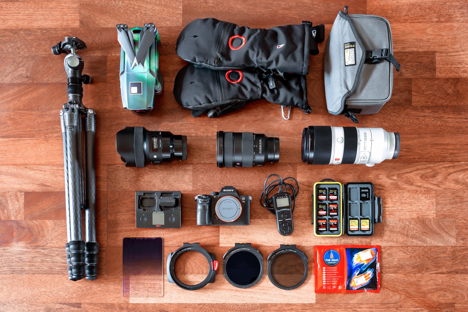 A flat lay (bird's eye view) of the photographic equipment of photographer Jens Klettenheimer