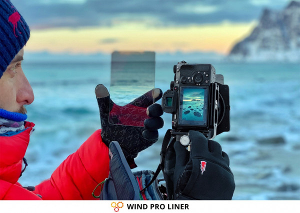 Photographer & Photography Gloves WIND PRO LINER from THE HEAT COMPANY with Sony Camera